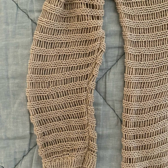 LAST CHANCE Women’s Long-Sleeved V-Necked Open Knit Sweater Size S - Picture 3 of 10